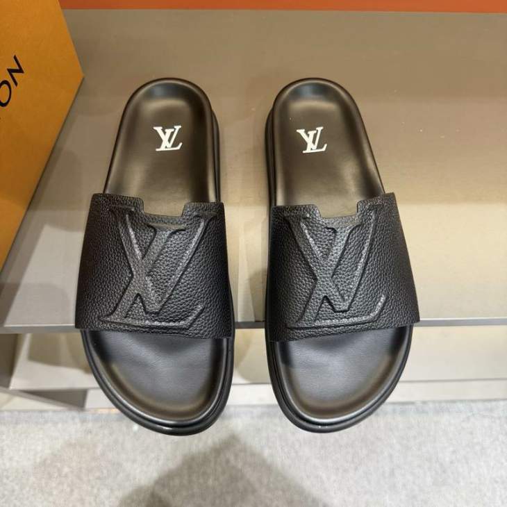 Picture of Louis Vuitton Slippers _SKULVsz38-45mnq0246659